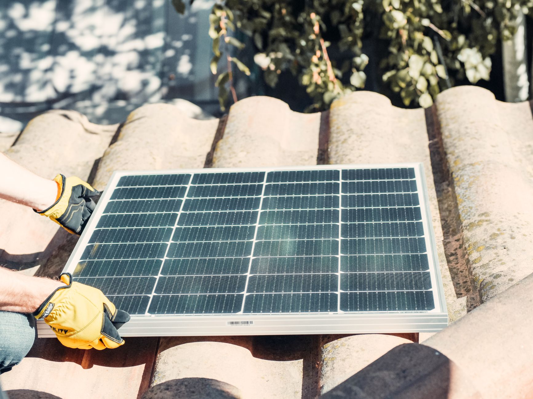 Installateur panneaux solaires équipe à Vénissieux